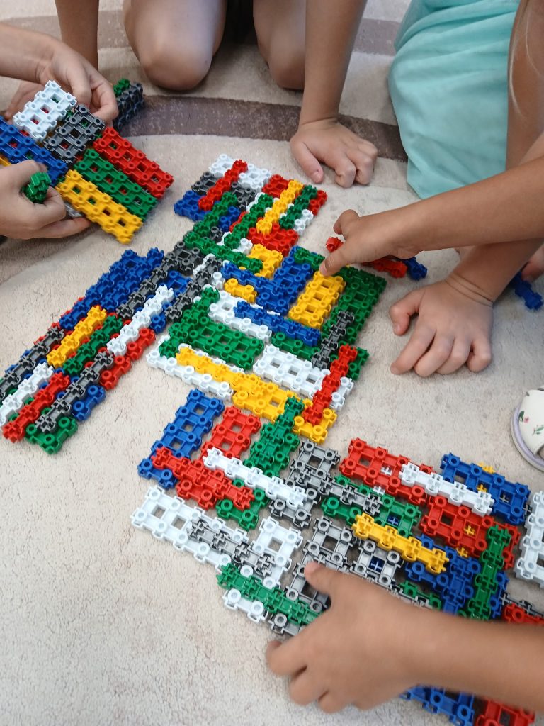 Знакомство с конструктором “Фанкластик”