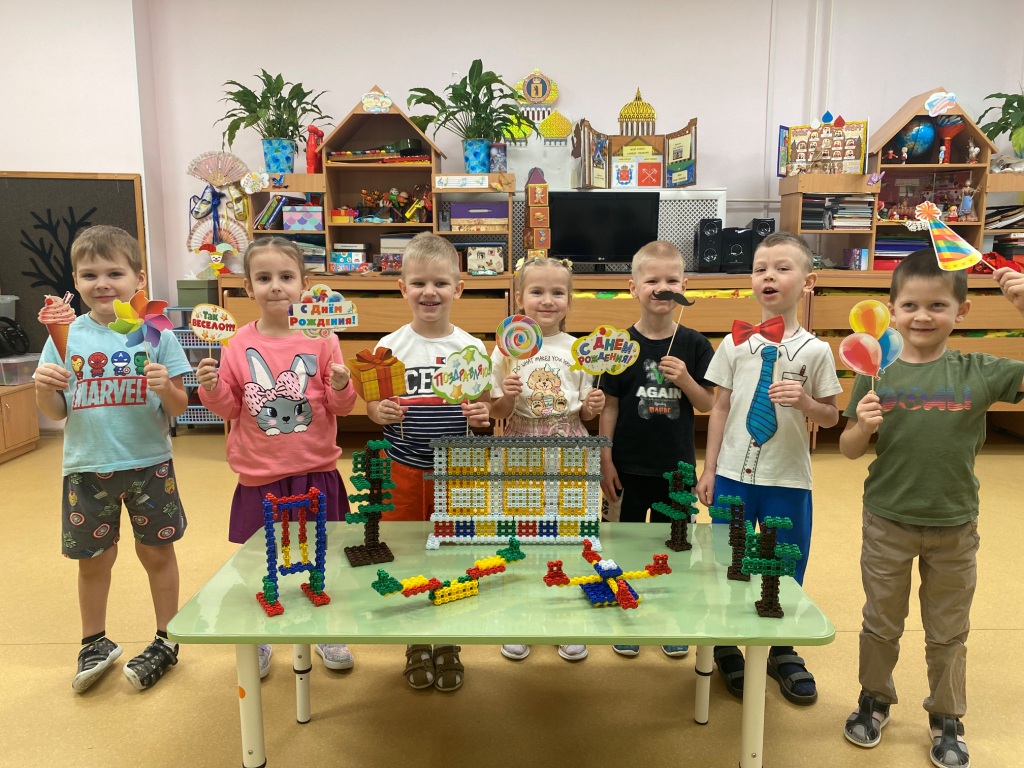 Мы отмечаем день рождения с фанкластиком